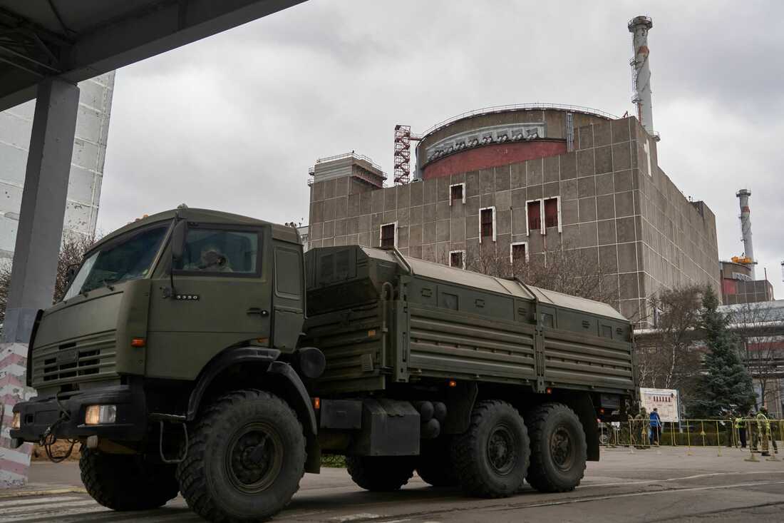 Centrale nucleare di Zaporizhzhia con mezzi militari nell’area