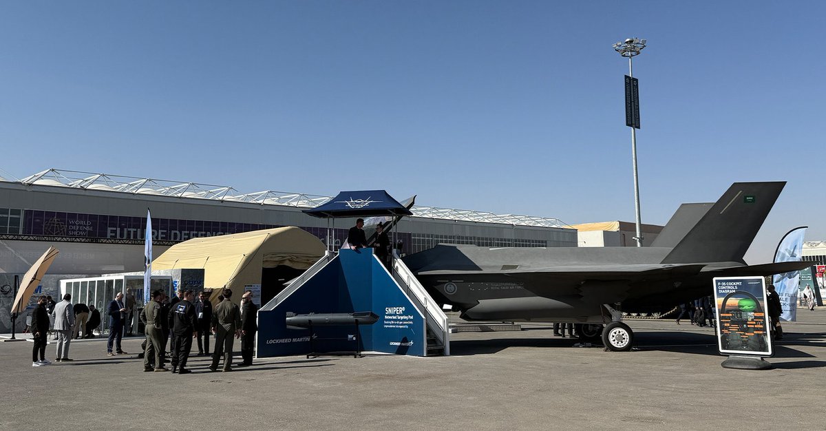 Un F-35 con insegne saudite esposto al World Defense Show di Riyadh