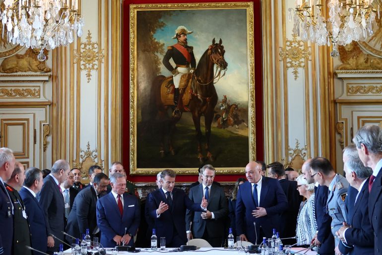 Emmanuel Macron, re Abdallah II e Joseph Aoun alla riunione di Parigi sul sostegno all’esercito libanese