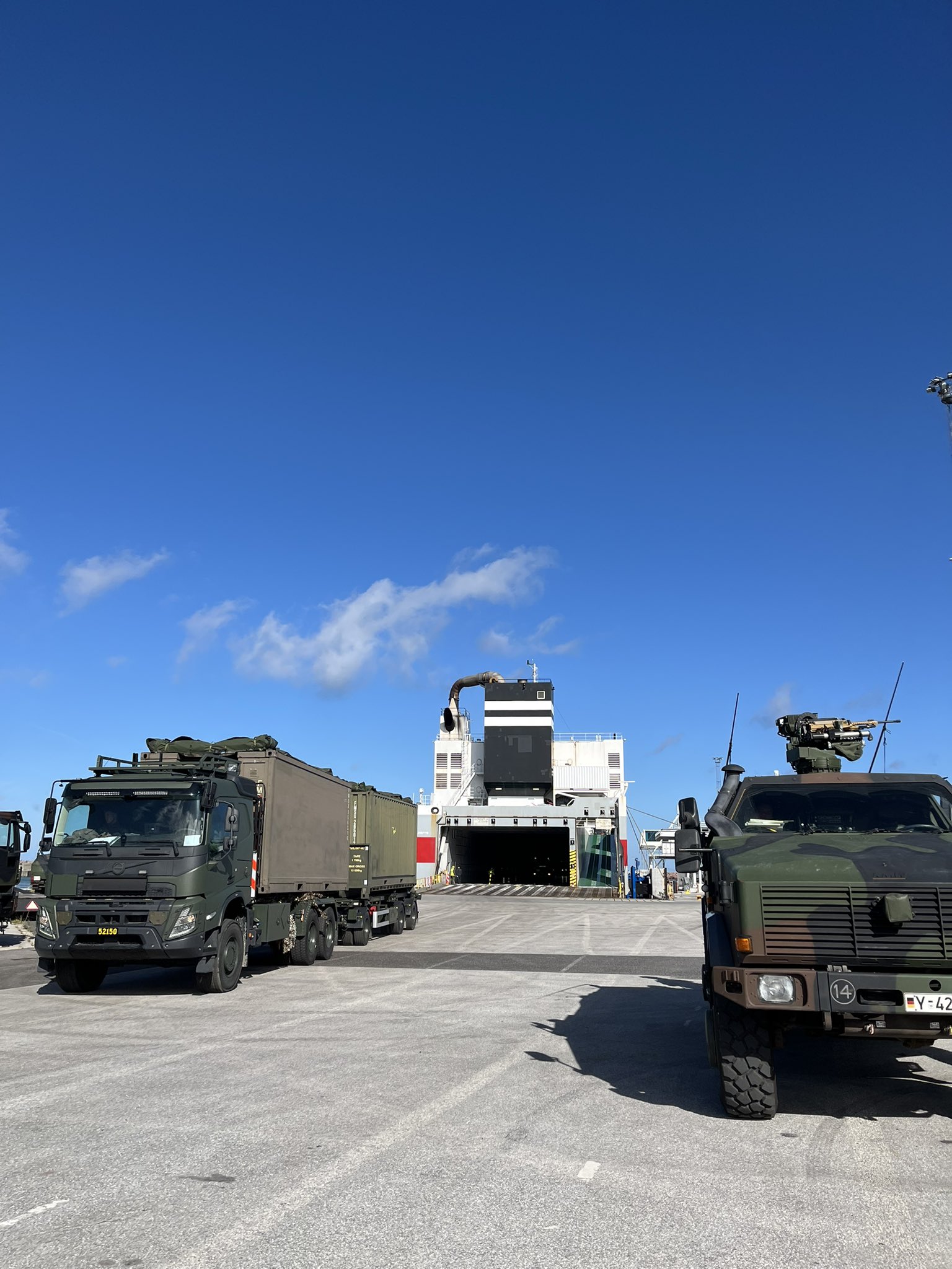 Mezzi tedeschi e svedesi durante lo sbarco sull’isola di Gotland per l’esercitazione Silver Wotan