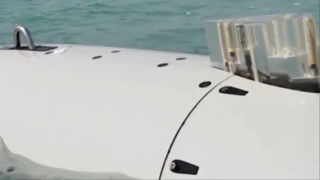 Primo piano del veicolo subacqueo autonomo Dive-LD recuperato dalle forze iraniane