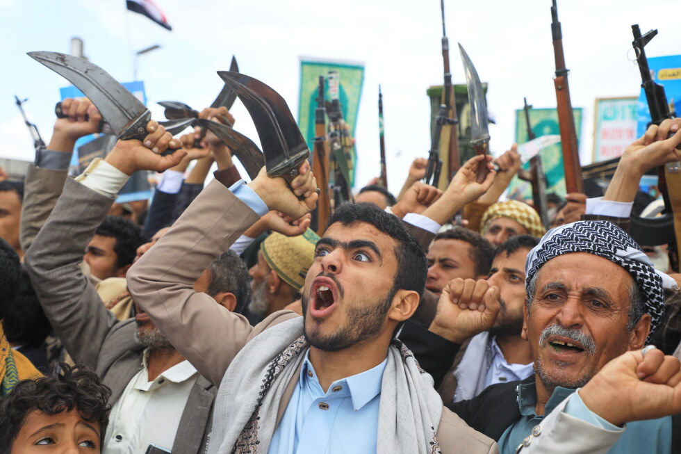 Forze houthi nello Yemen durante una parata militare
