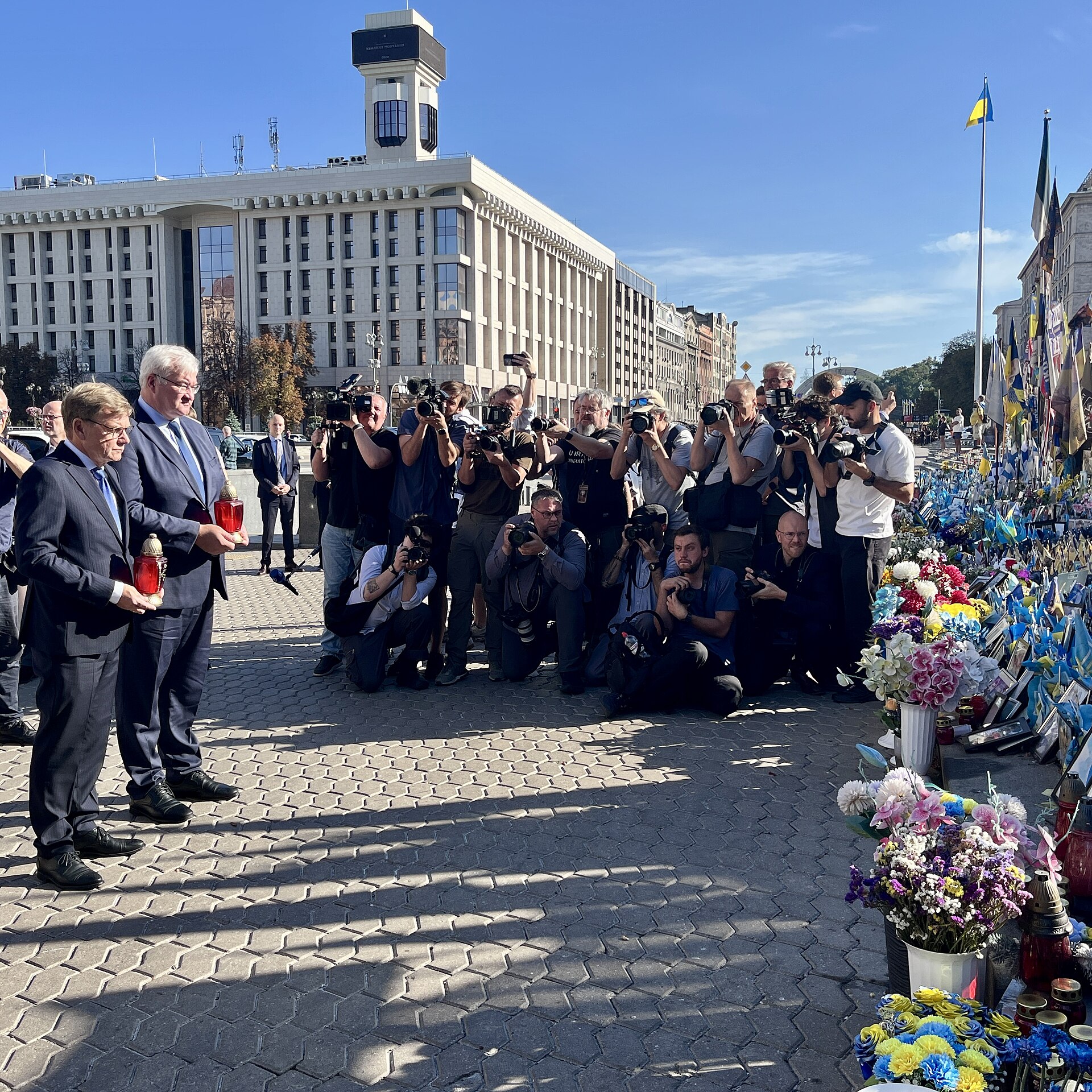 Johann Wadephul e Andrii Sybiha commemorano a Kyiv le vittime dell’invasione russa nell’agosto 2026