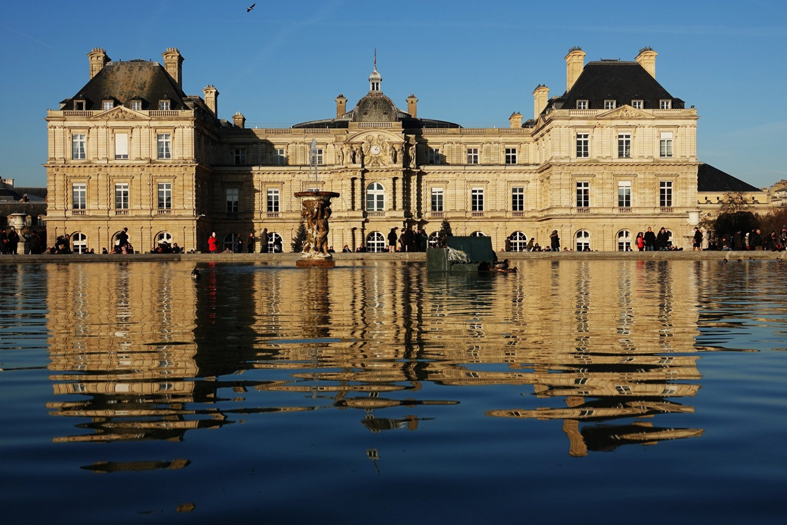 Il Palais du Luxembourg, sede del Senato francese a Parigi, fotografia di repertorio