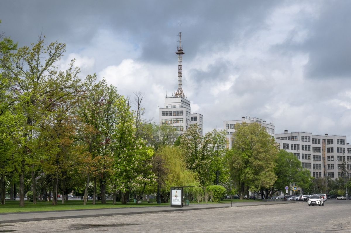 Piazza Svobody e Derzhprom a Kharkiv, 14 maggio 2026; foto di repertorio, non dell’attacco del 5 ottobre.