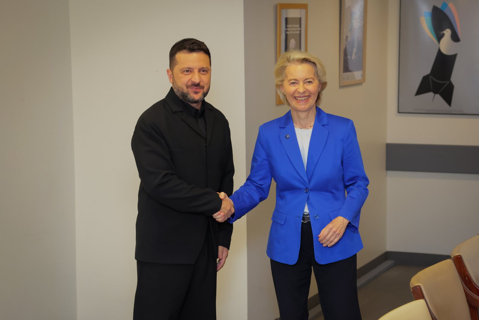 Volodymyr Zelenskyy e Ursula von der Leyen a New York il 22 settembre 2026. Foto di contesto; non raffigura la decisione sui negoziati del 13 ottobre.
