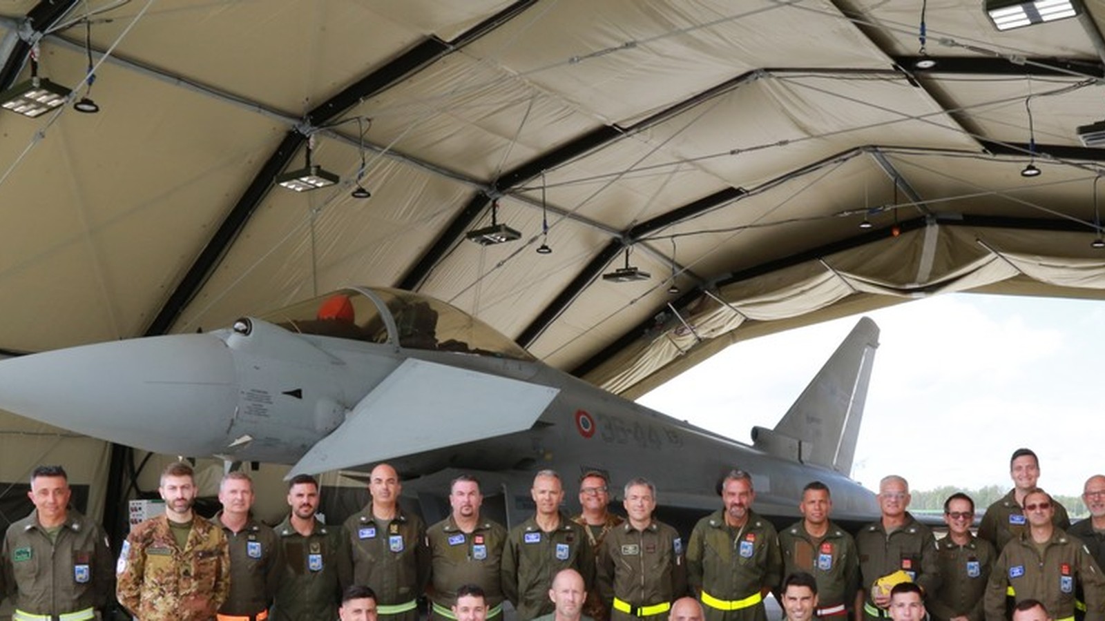 Eurofighter e personale dell’Aeronautica militare italiana nella missione di sorveglianza aerea NATO in Lituania