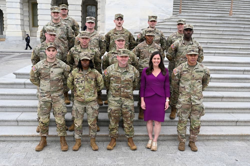Katie Britt incontra militari della Guardia nazionale al Campidoglio, 14 gennaio 2026. Repertorio, non dell’incontro in Iowa.