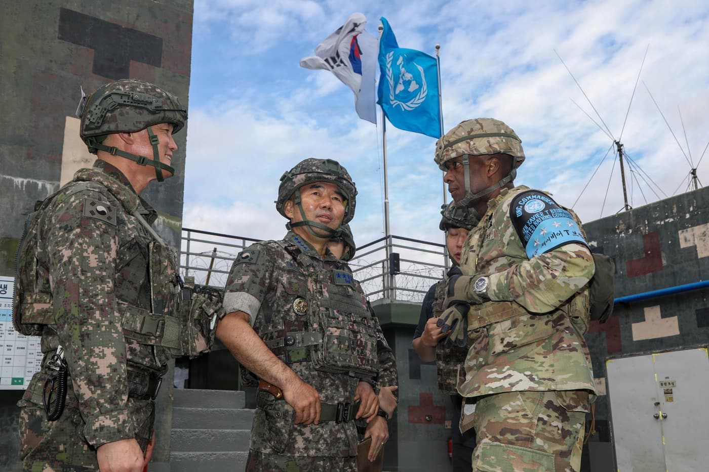 Visita di ufficiali statunitensi e sudcoreani a una postazione nella zona demilitarizzata, settembre 2026. Repertorio.