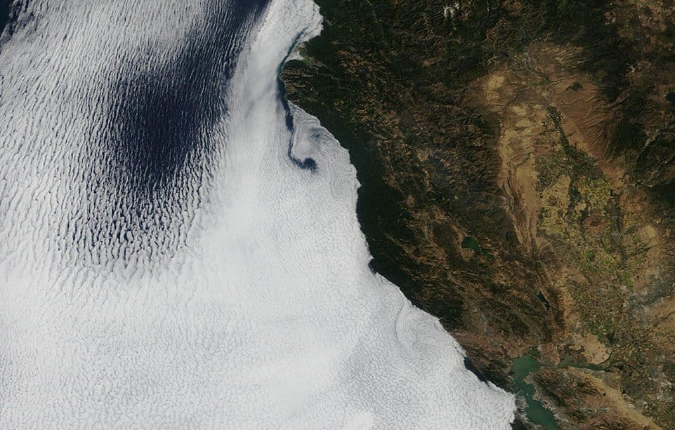 Il Pacifico al largo della California osservato da Terra/MODIS, 6 ottobre 2026. Immagine di contesto geografico.