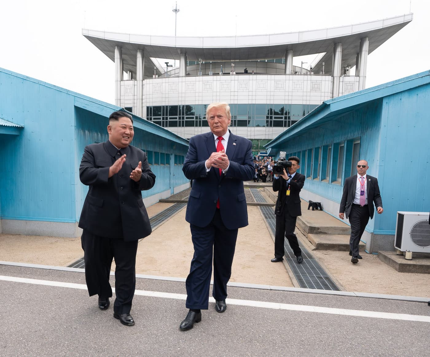 Kim Jong Un con Donald Trump nella zona demilitarizzata coreana, 30 giugno 2019. Fotografia di repertorio, non della visita alla mostra del 2026.