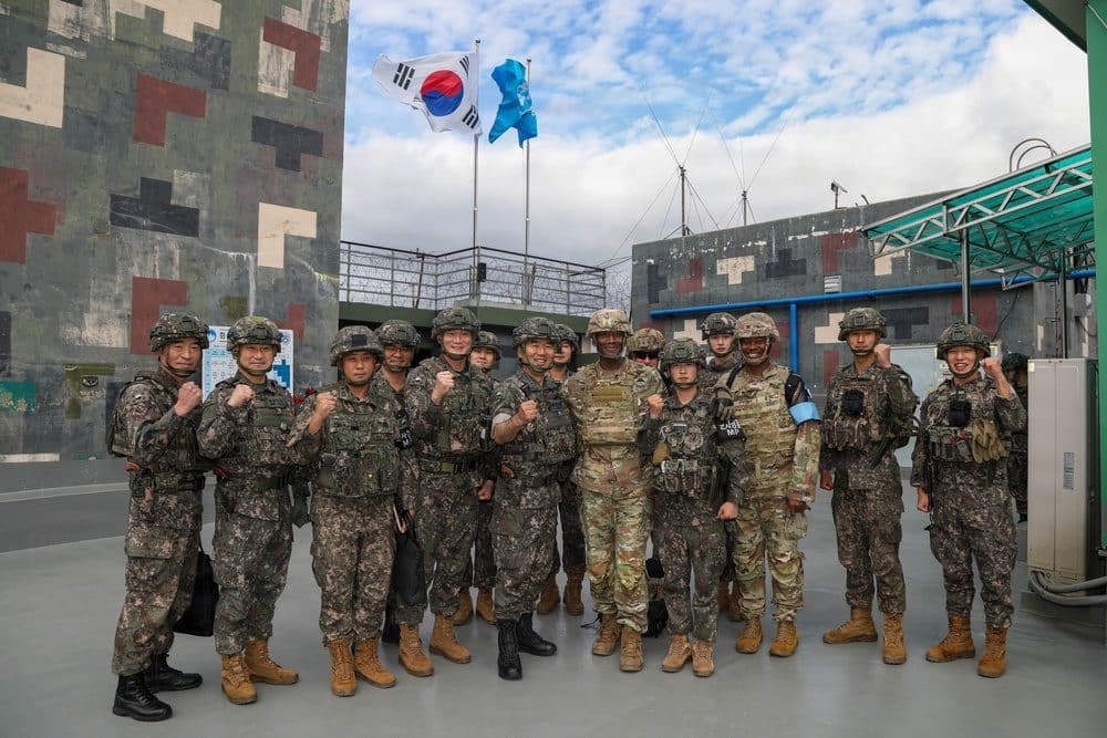 Militari statunitensi e sudcoreani presso un posto di guardia nella zona demilitarizzata, 9 settembre 2026. Repertorio.