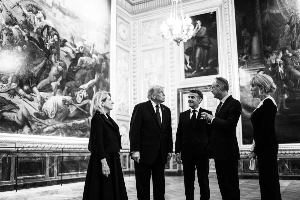 Emmanuel Macron con Donald Trump a Versailles, 17 giugno 2026. Repertorio.