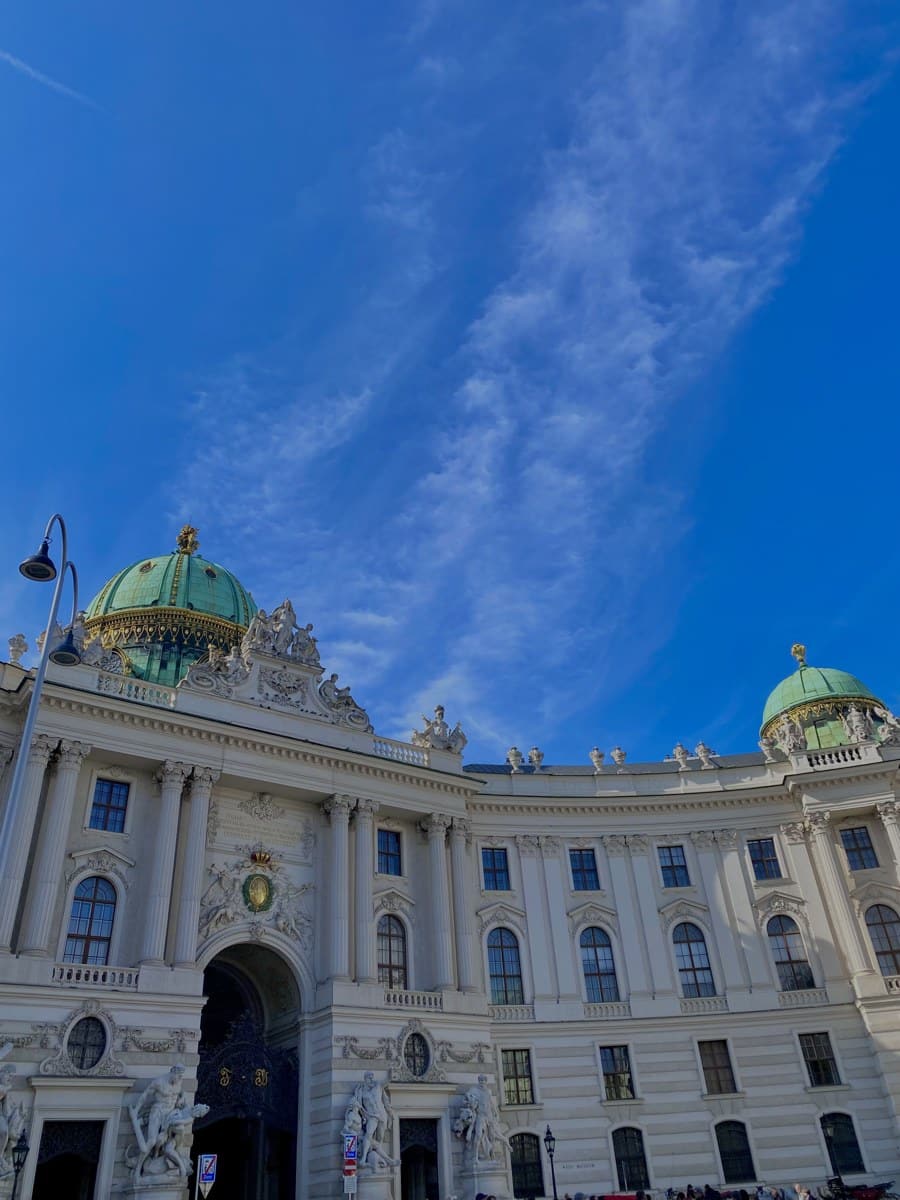 Palazzo Hofburg a Vienna, 10 ottobre 2025. Repertorio della città, non dell’espulsione dei diplomatici.