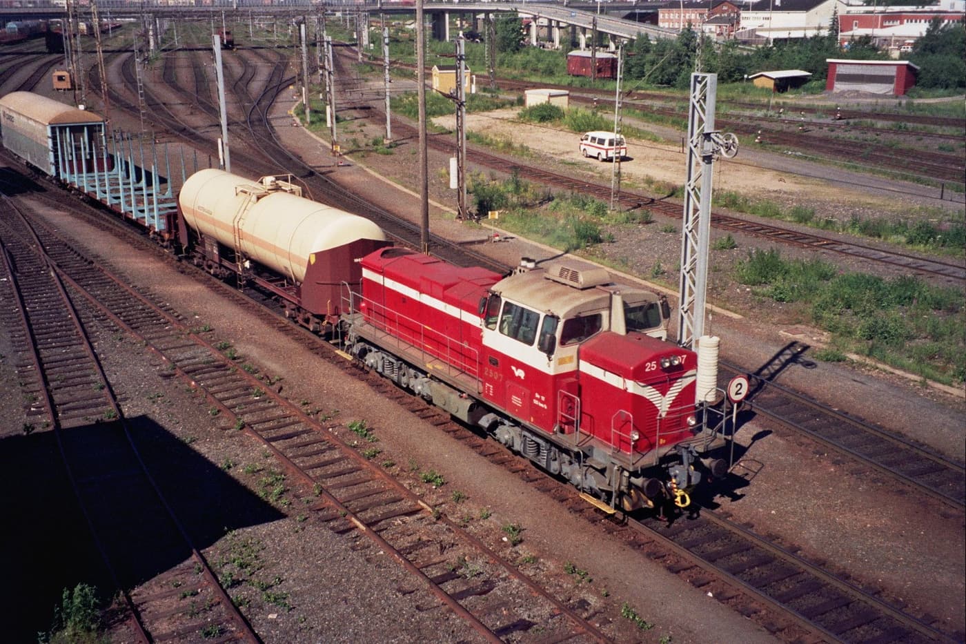 Locomotiva diesel Dv12 nello scalo di Oulu, Finlandia, luglio 2008. Repertorio del modello, non dei mezzi consegnati all’Ucraina.