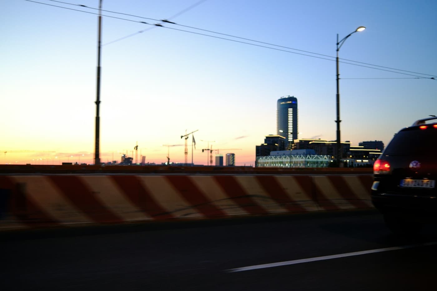 Veduta di Belgrado al crepuscolo. Fotografia di repertorio pubblicata il 7 giugno 2026, non del raduno elettorale.