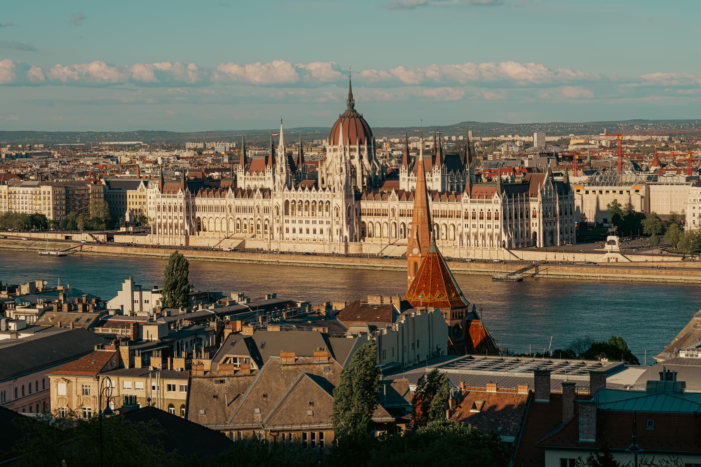 Parlamento ungherese a Budapest, 20 aprile 2026. Repertorio, non della missione del 26–28 ottobre.