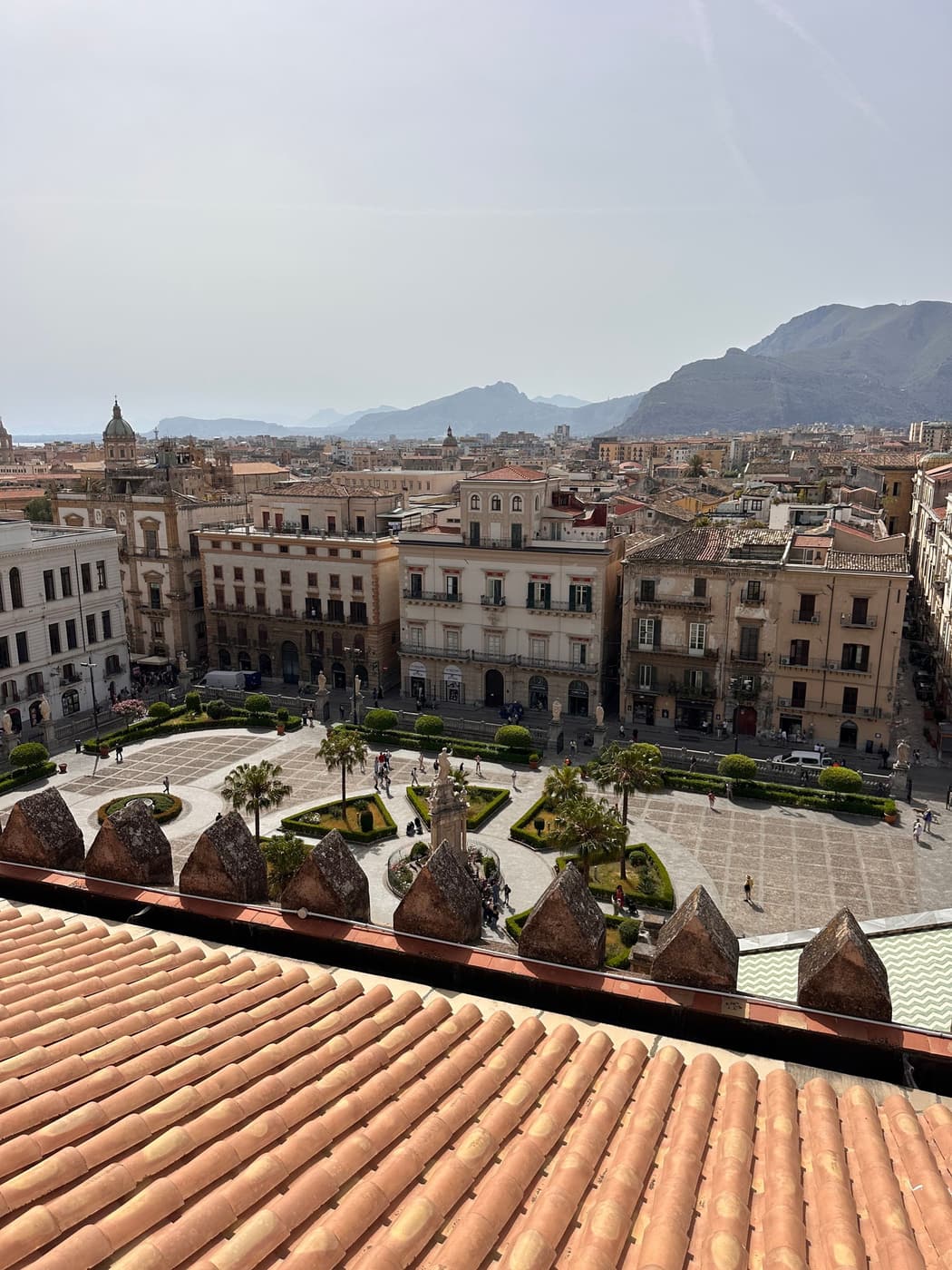 Panorama del centro di Palermo, 7 maggio 2026. Immagine di repertorio; non ritrae la conferenza AGORA 26.