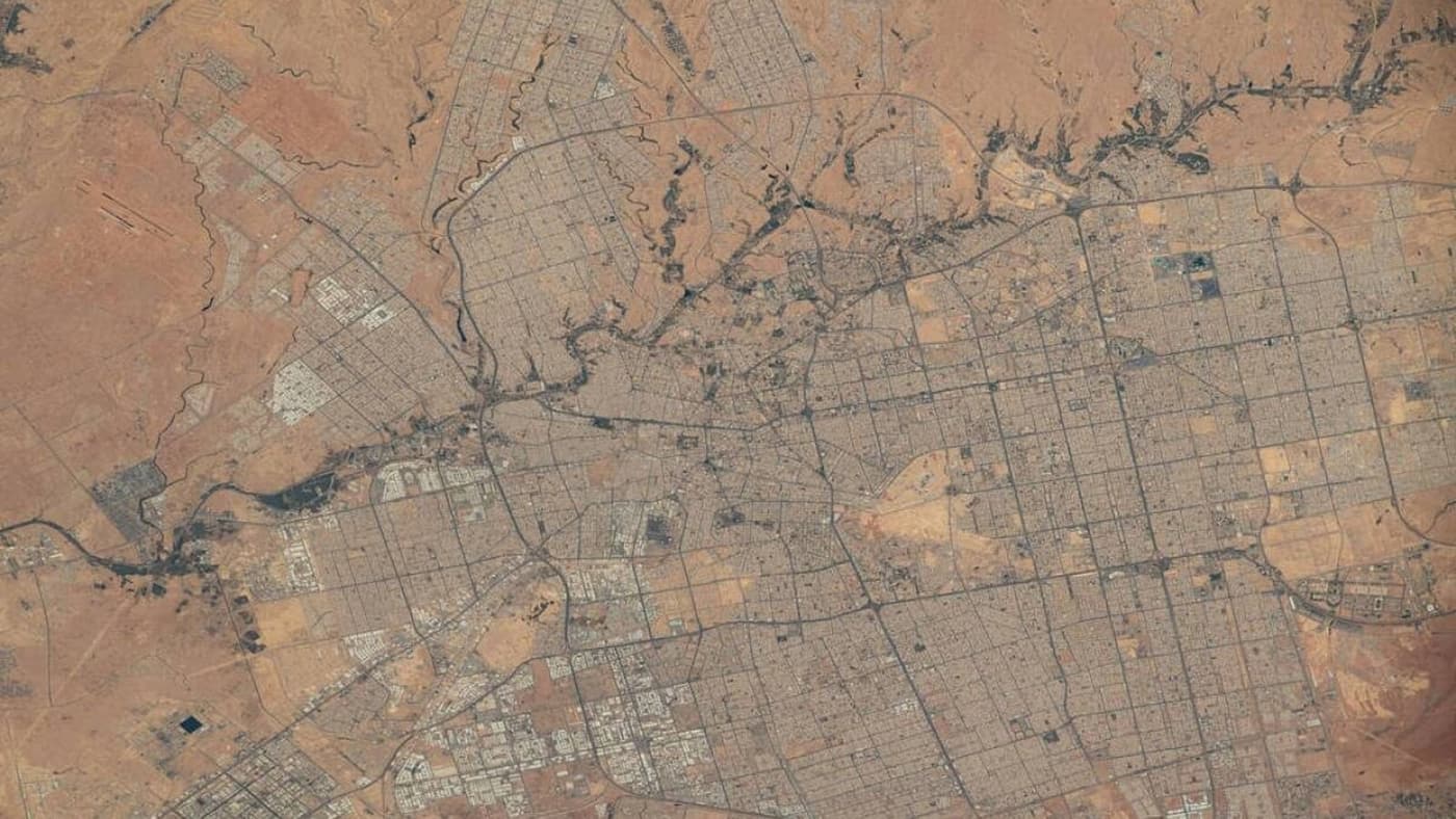 Veduta satellitare dell'area metropolitana di Riad. Repertorio.