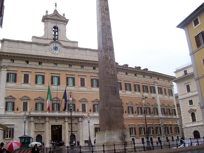Palazzo Montecitorio a Roma, ottobre 2008. Repertorio urbano, non sede del colloquio Budrys–Tajani.