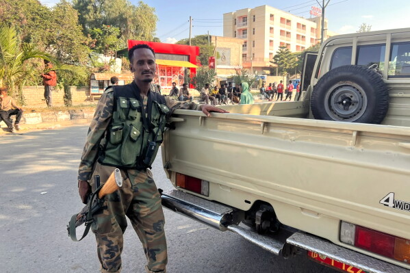 Militare etiope accanto a un veicolo. Fotografia di repertorio, non scattata a Moyale.