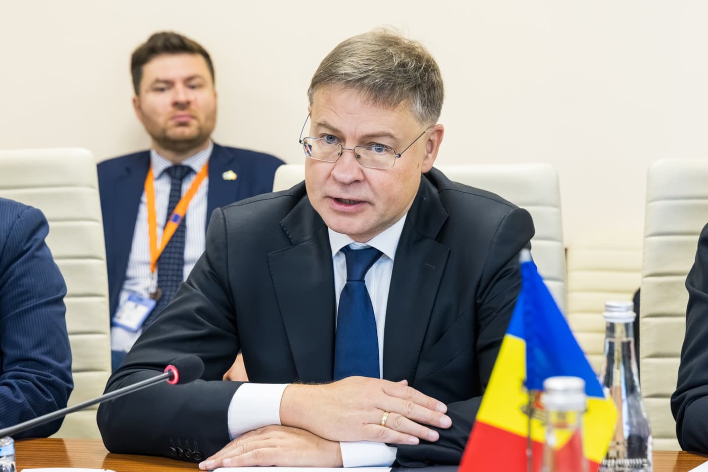 Valdis Dombrovskis al Parlamento moldavo, 2 ottobre 2026. Repertorio, non l’evento FUSE.