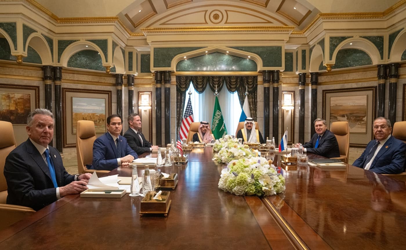Delegazioni statunitense, saudita e russa a Riad, 18 febbraio 2025. Repertorio, non il G20 di Atlanta.