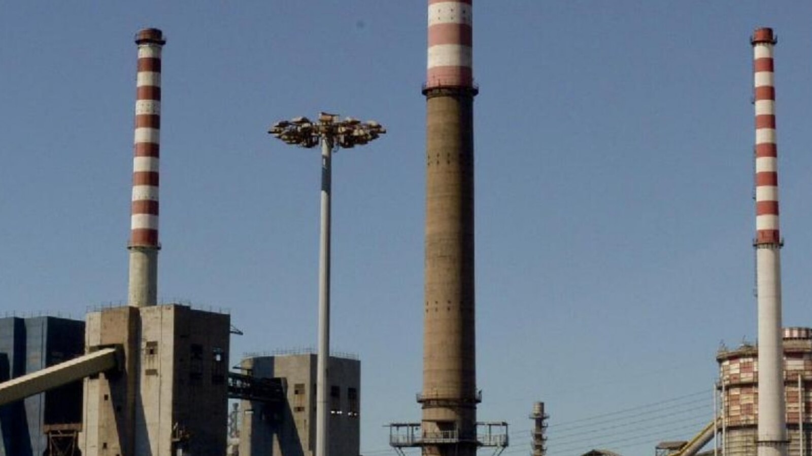 Ciminiere e impianti dell’ex Ilva di Taranto