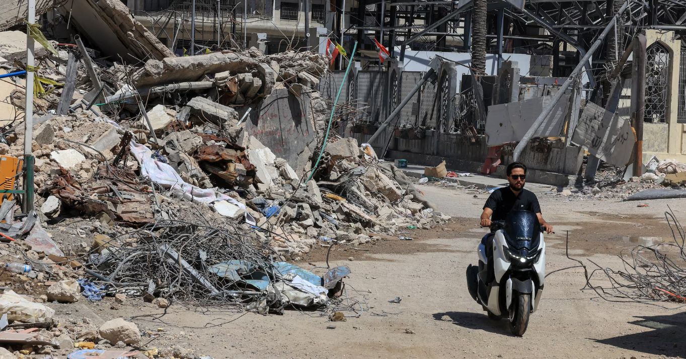 Edifici danneggiati dai bombardamenti nella periferia meridionale di Beirut