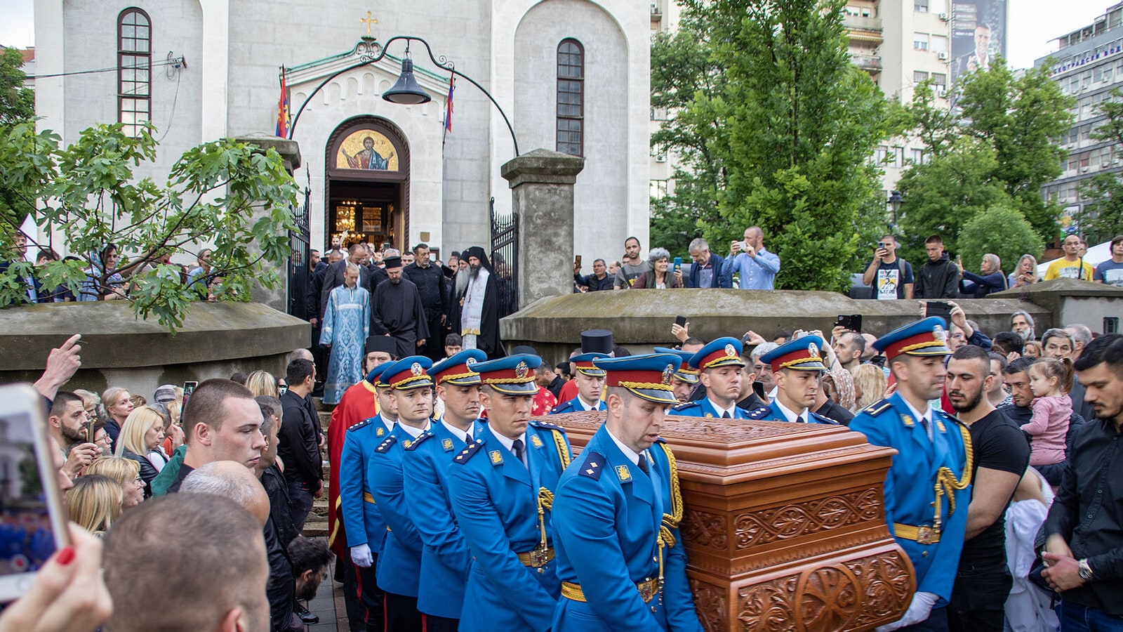 Processione funebre ortodossa a Belgrado